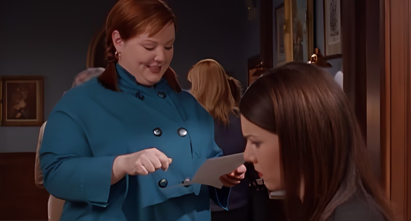 Lauren Graham and Melissa McCarthy in Gilmore Girls 2000